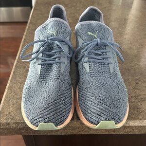 Knit Athletic Shoes, Puma Avid Evoknit, gray with pink/salmon soles